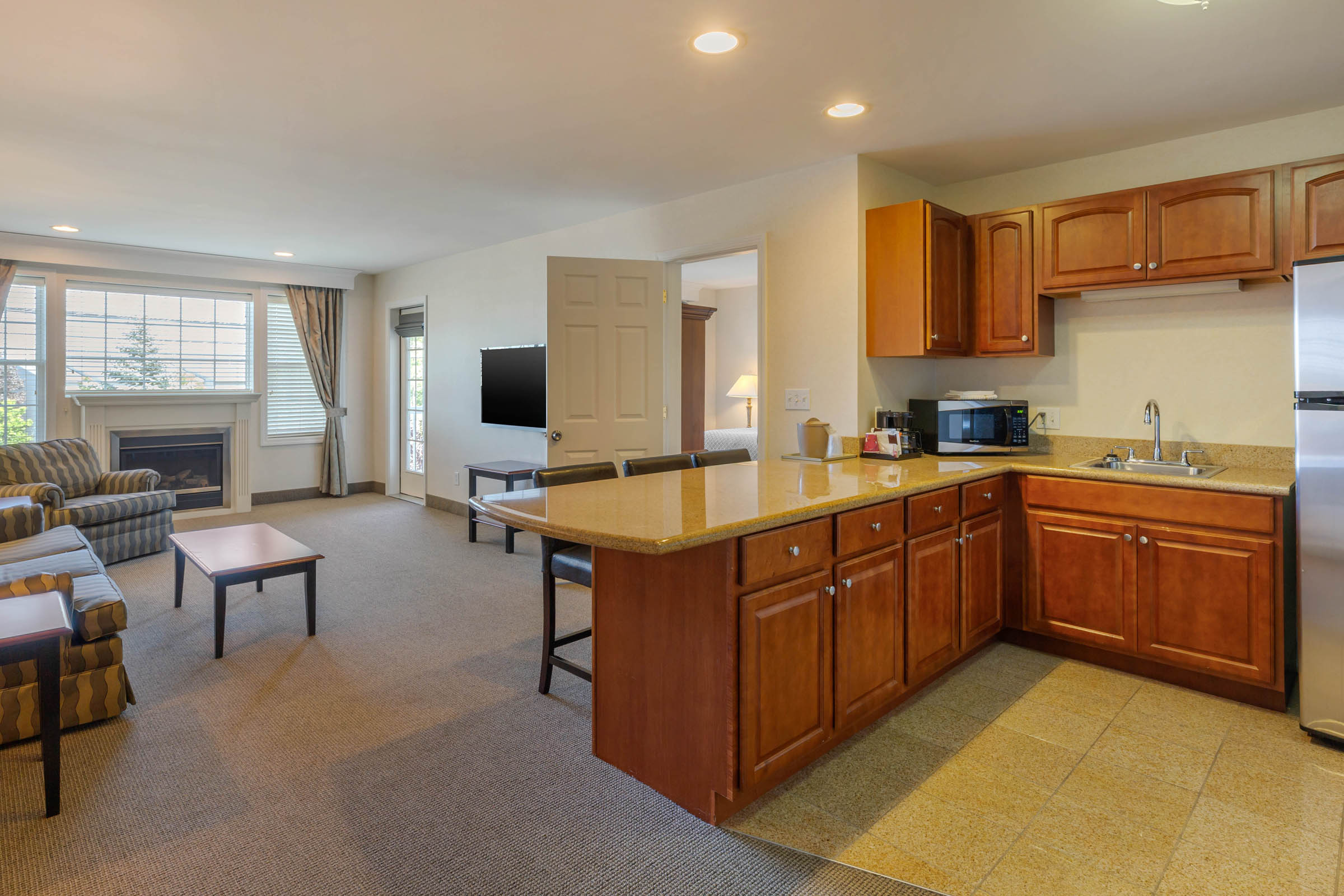 One Bed Suite with Spa, Fireplace, Kitchenette - Ogunquit ...
